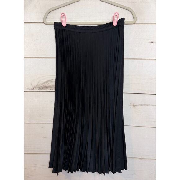 XiRENA Dresses & Skirts - Xirena Skirt Black Pleated Sz SM Classy Chic Solid Stretchy